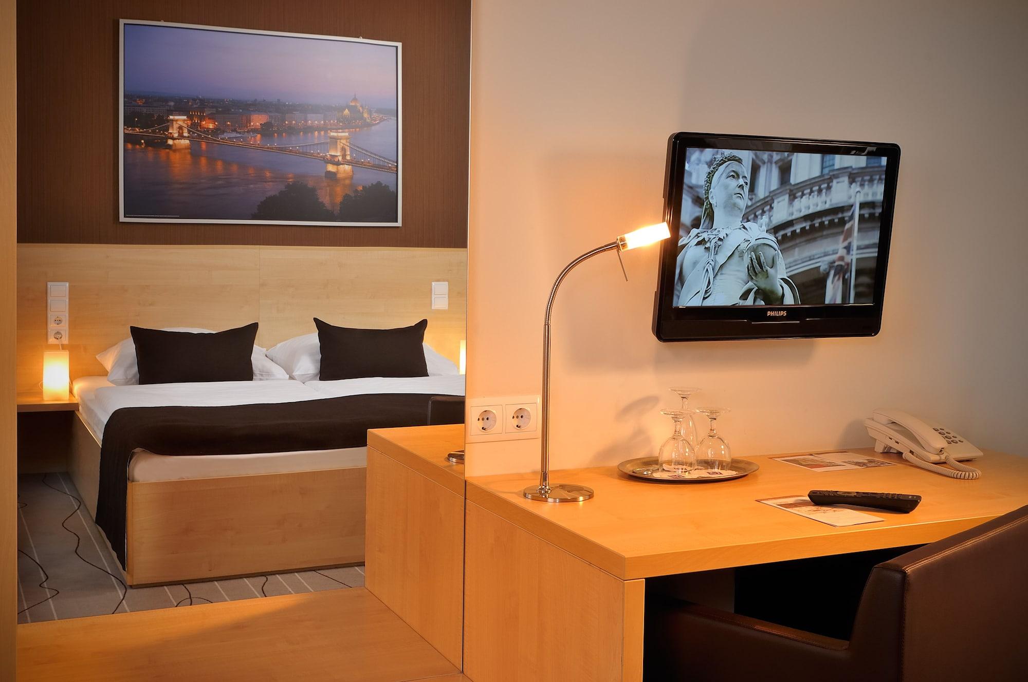 Promenade Hotel 3*