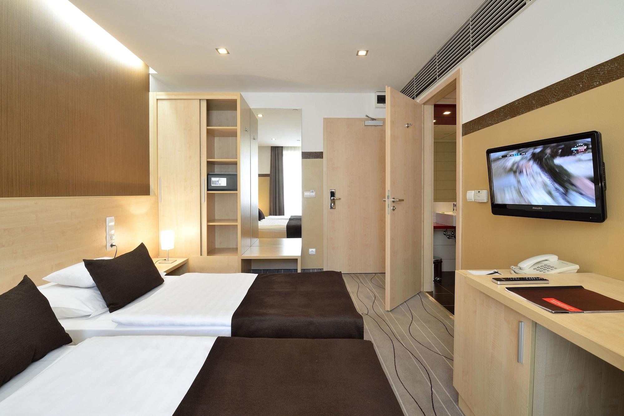Promenade Hotel 3*